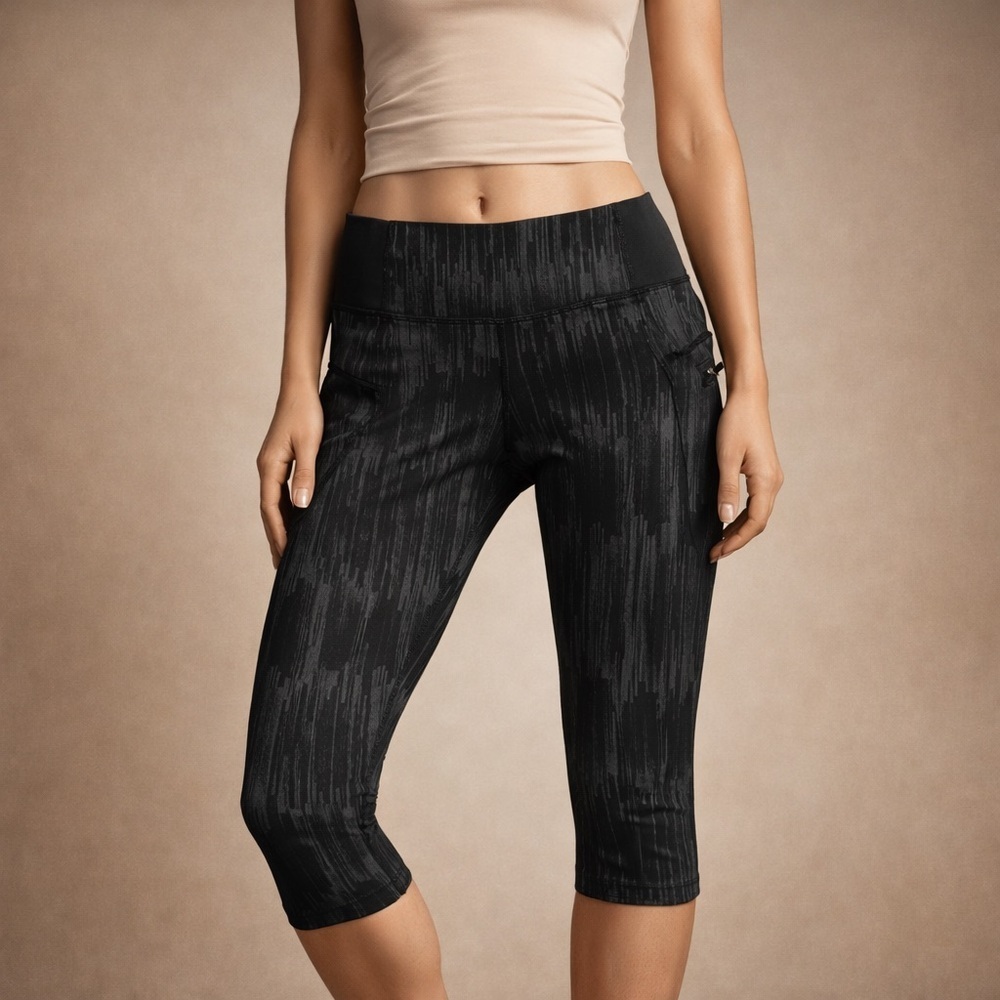 Lululemon Black Patterned Cropped Leggings Size 4